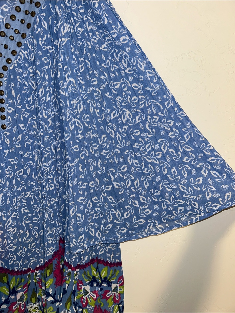 Woman Within 1X 22/24 Accordion Pressed Metal Embellished Flowy Blue Floral Top - Picture 7 of 13